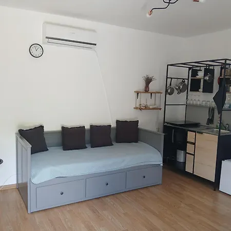 Semesterbostad Tesla Vikendica